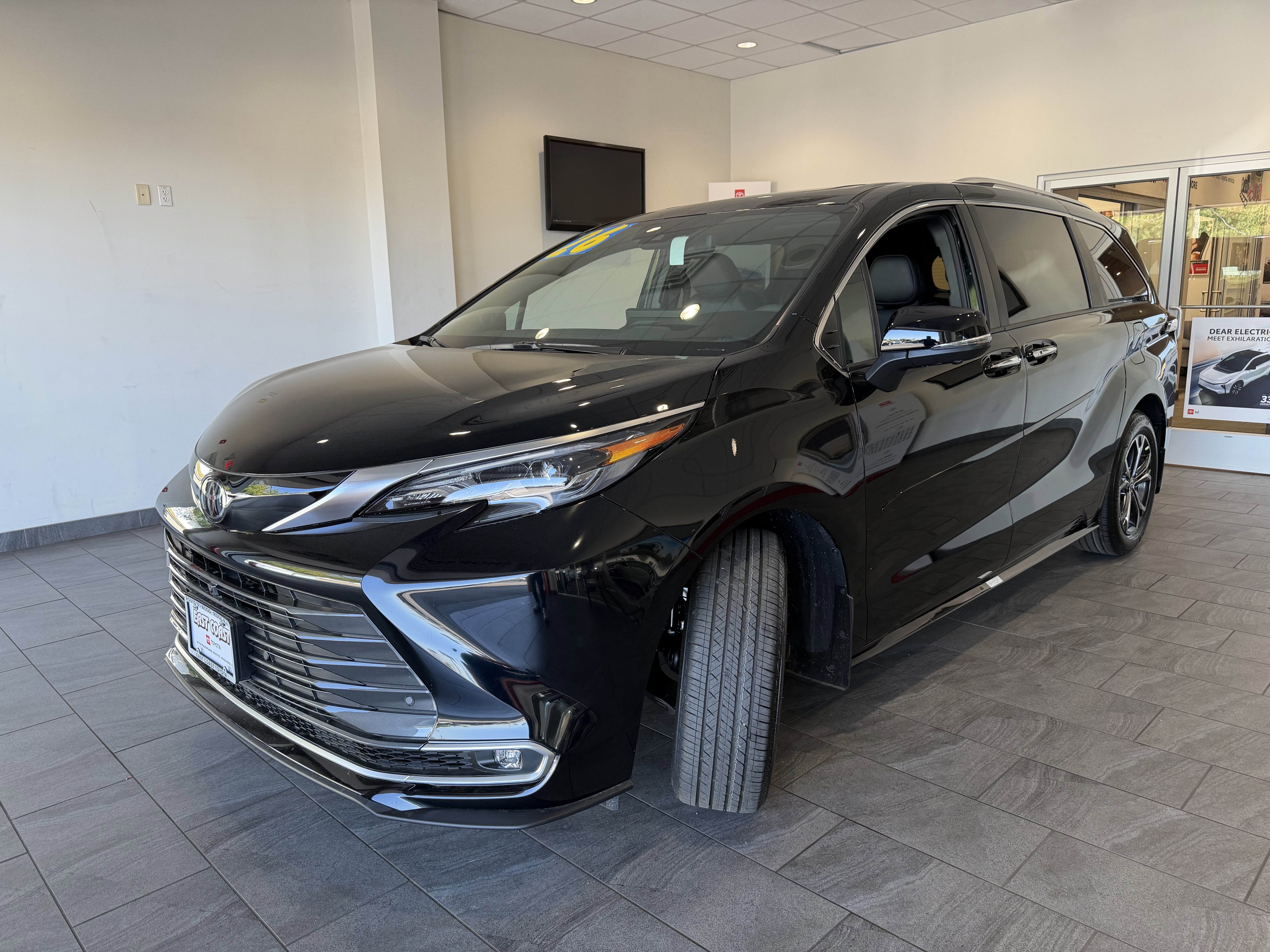 2026 Toyota Sienna Platinum - Photo 25