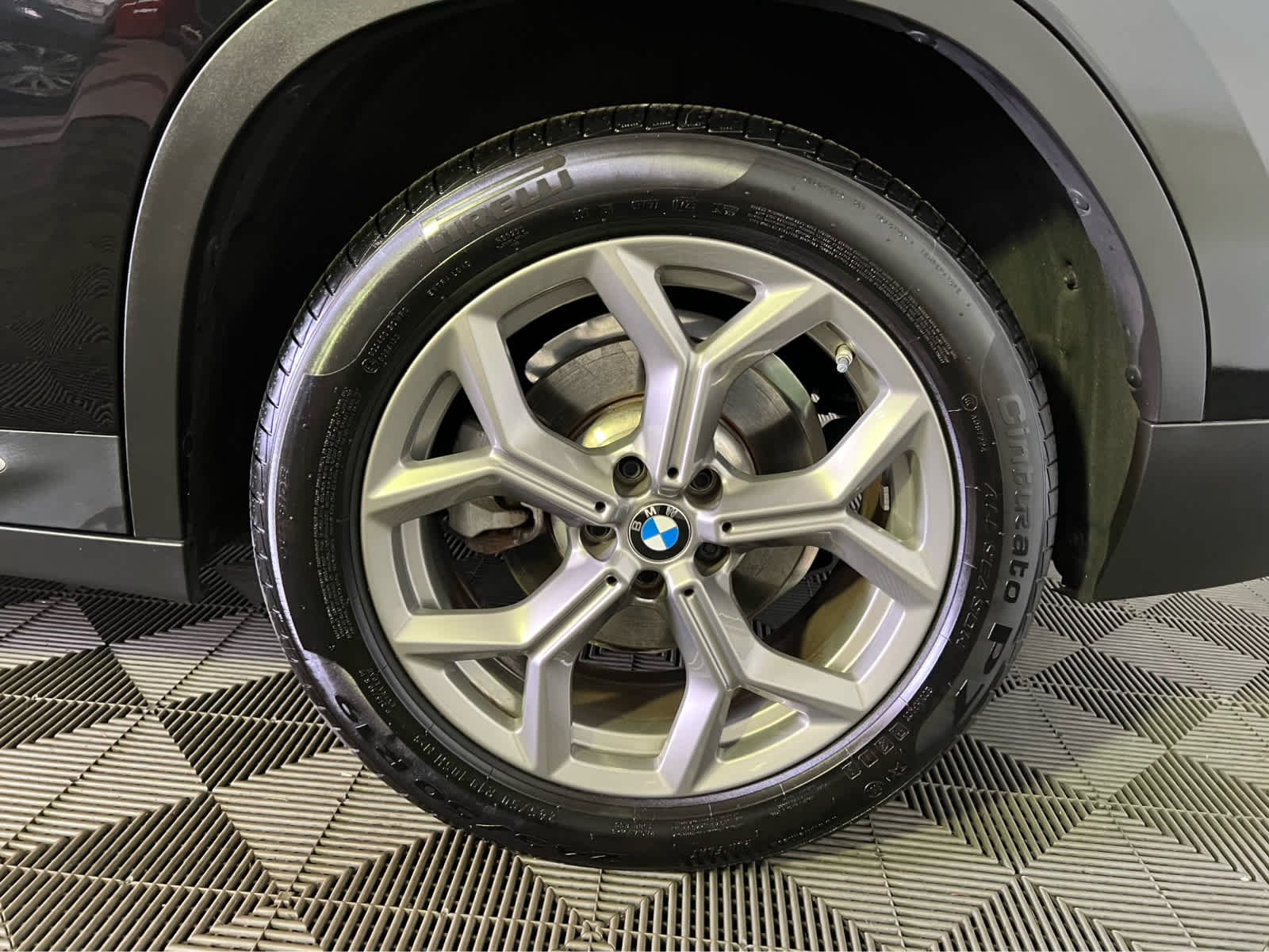 Used 2025 Black Sapphire Metallic BMW xDrive30i image 9