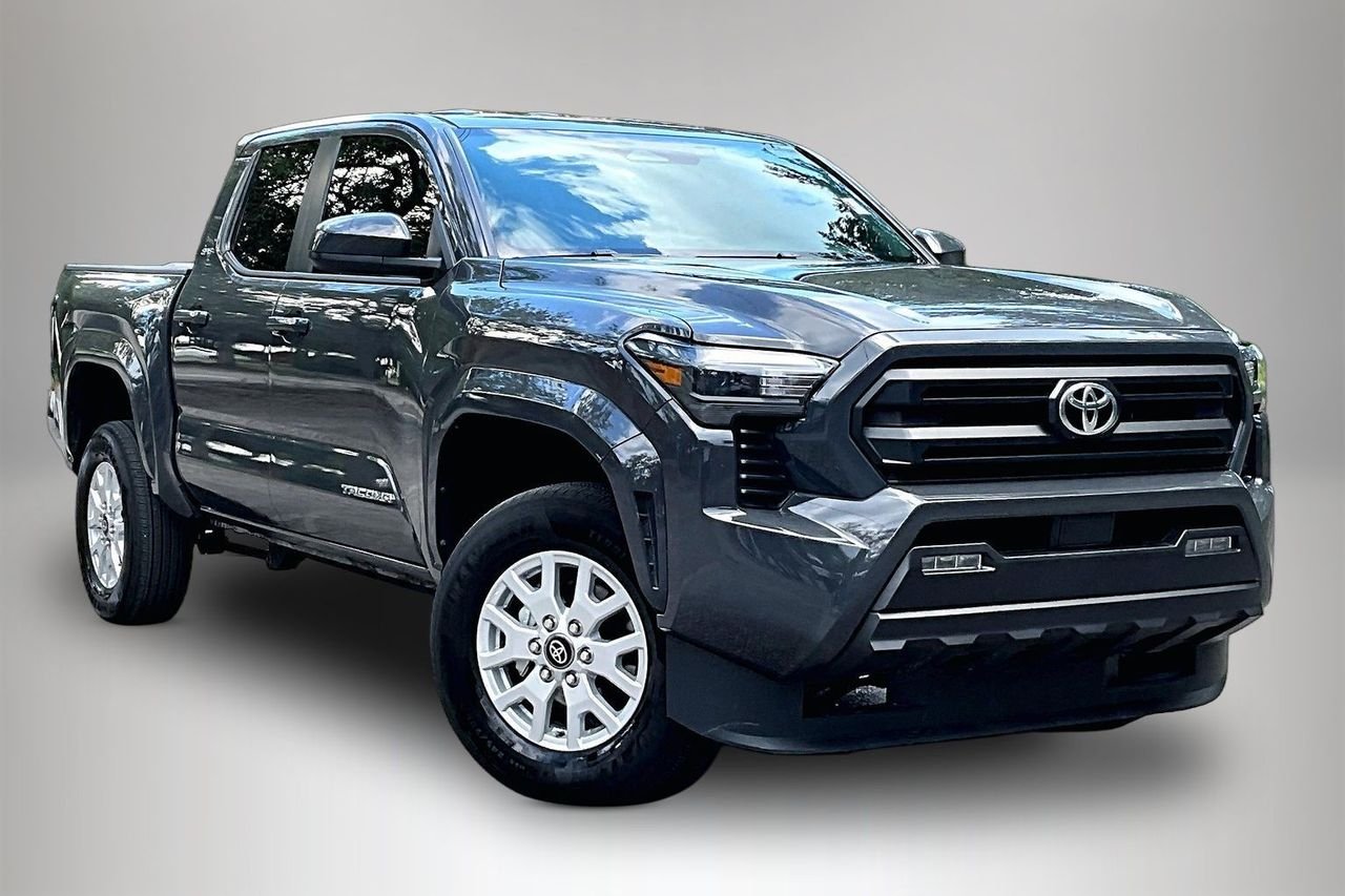 Used 2025  Toyota SR5 image 2