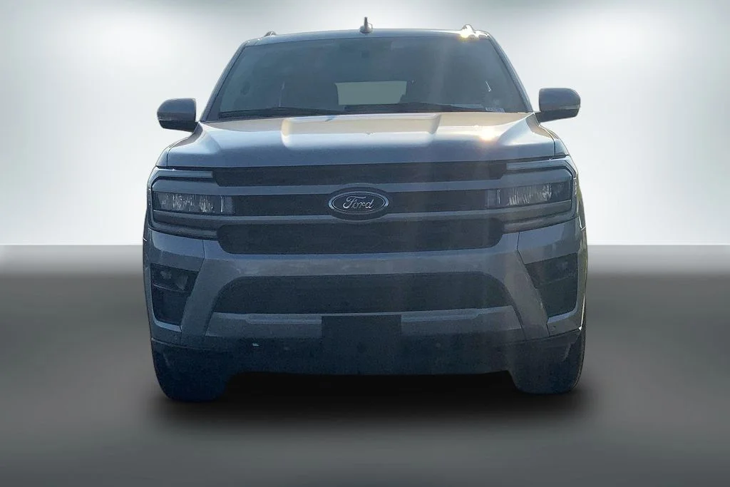 Used 2023 Silver Ford XLT image 7