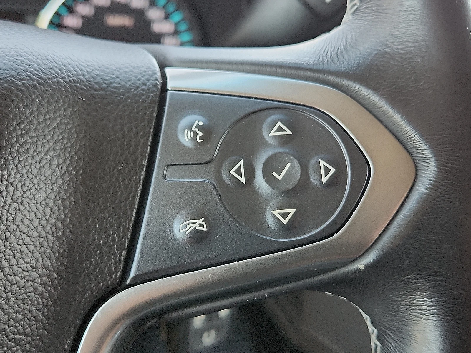 Used 2018 Velvet Chevrolet LT image 17