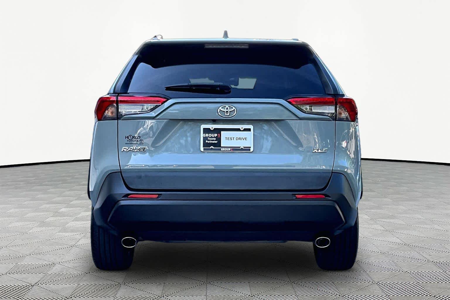 Used 2021 Lunar Rock Toyota XLE Premium image 5