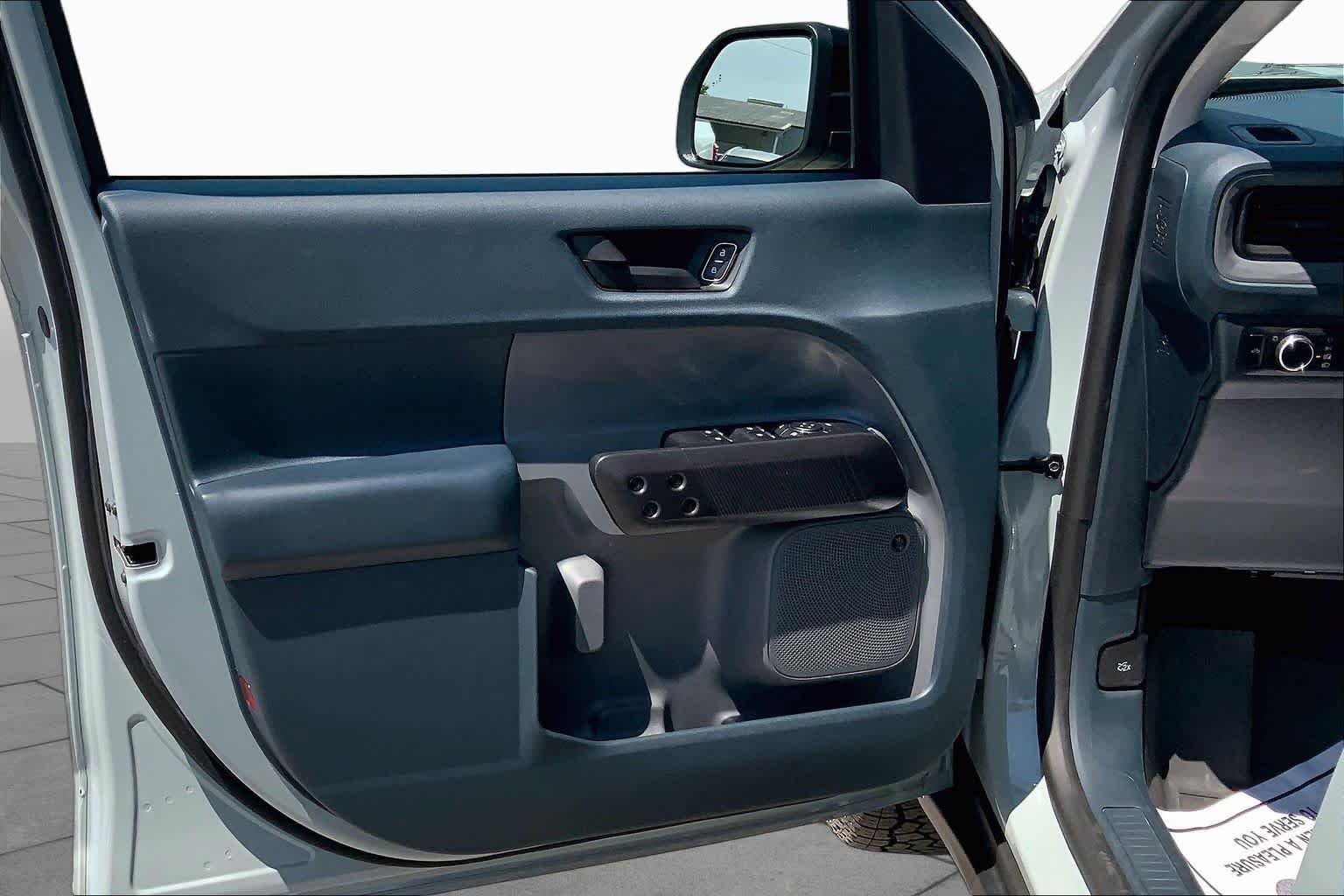 Used 2024 Cactus Gray Ford LARIAT Advanced image 22