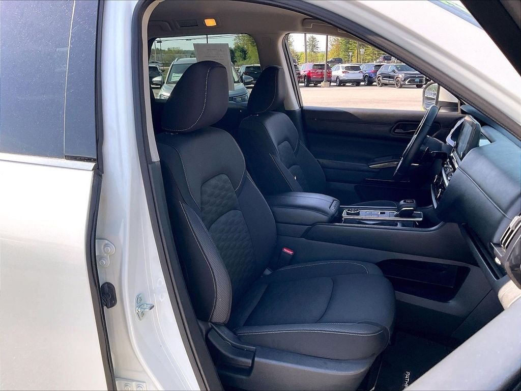 Used 2024 Pearl White Tricoat Nissan SV image 10