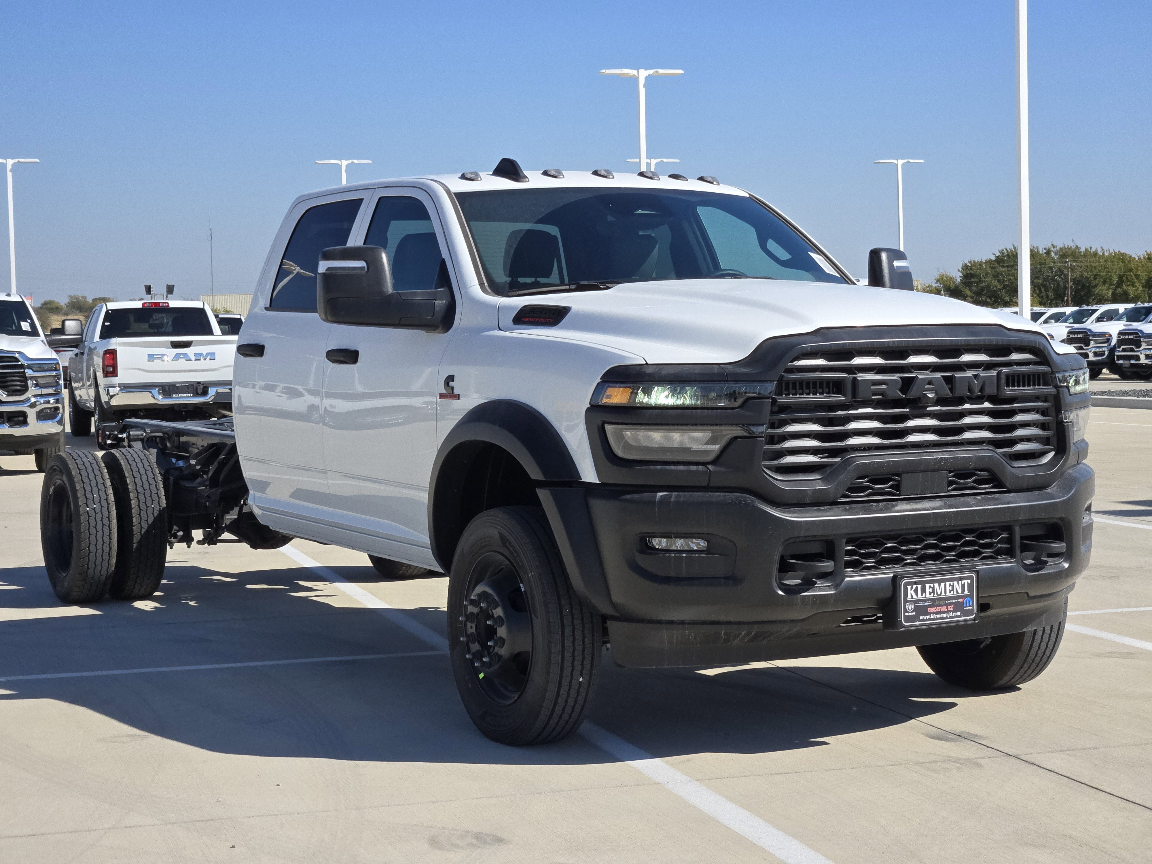 New 2026 Bright White Clear-Coat Exterior Paint RAM Tradesman image 3