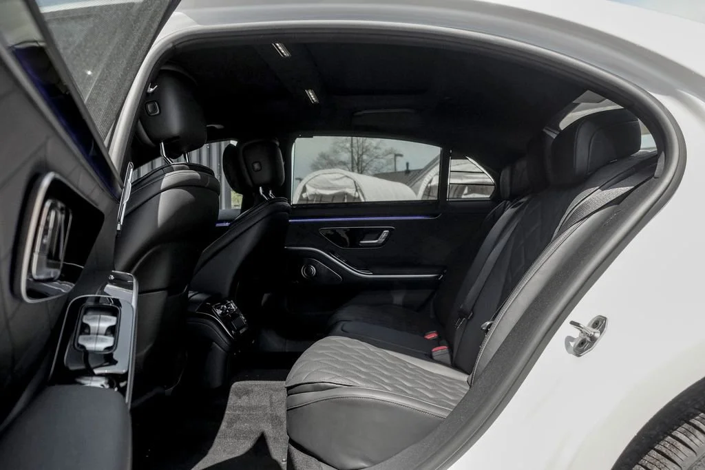 New 2026 MANUFAKTUR Moonlight White Metallic Mercedes-Benz S 580 image 54