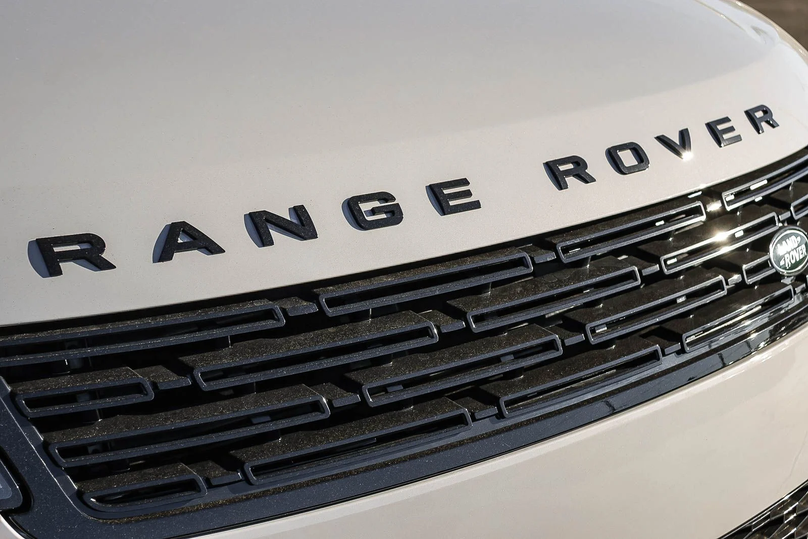 New 2026 Borasco Grey Land Rover SE image 16