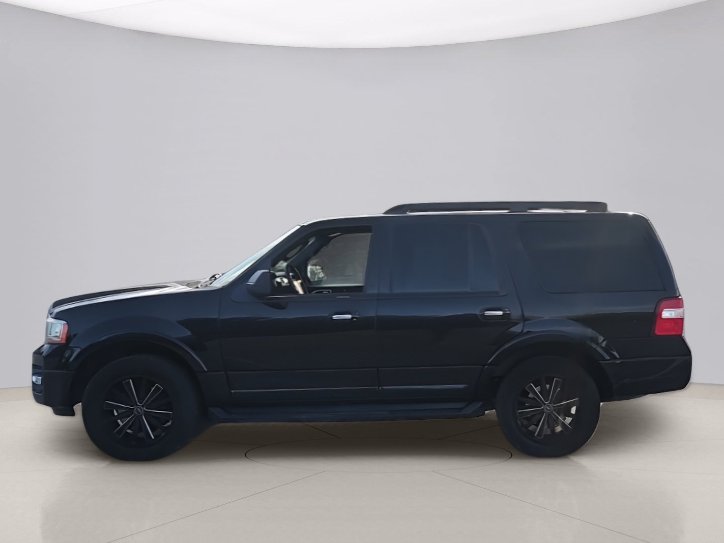 Used 2017 Black Ford XLT image 2