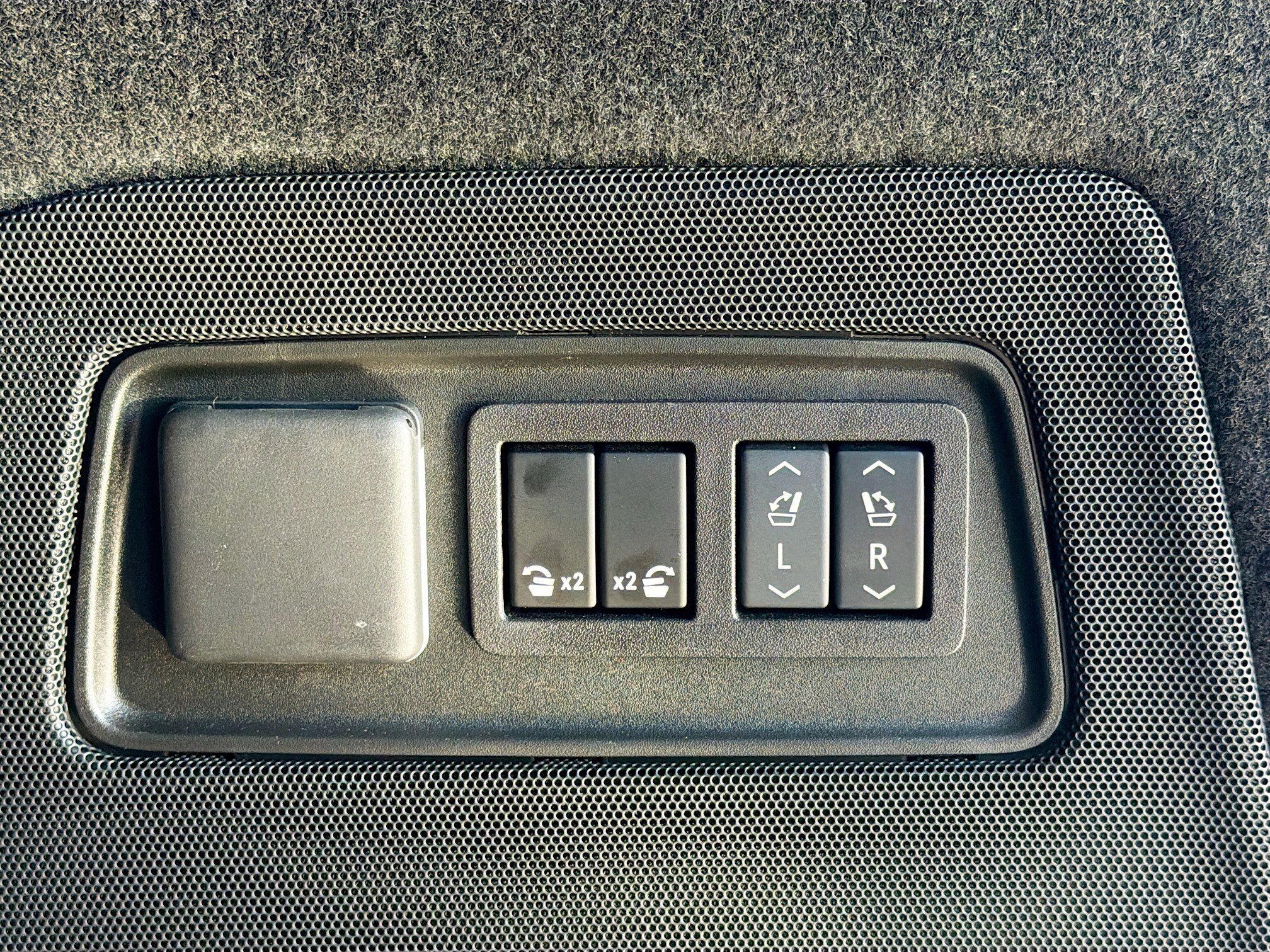 Used 2025 Crystal White Tricoat Cadillac 4WD Sport Platinum image 13