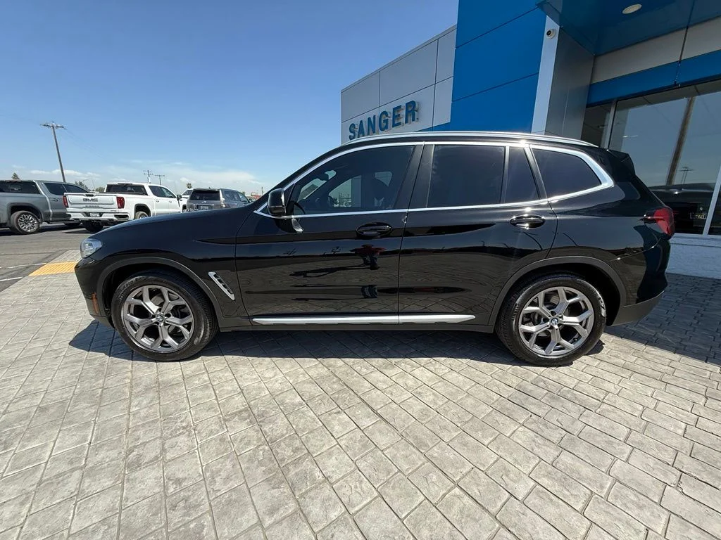 Used 2022 Black BMW sDrive30i image 5