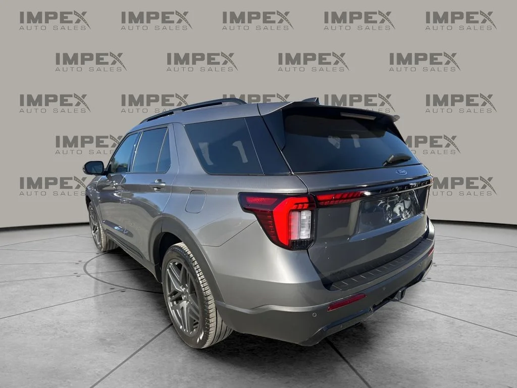 Used 2025 Gray Ford ST-Line image 3