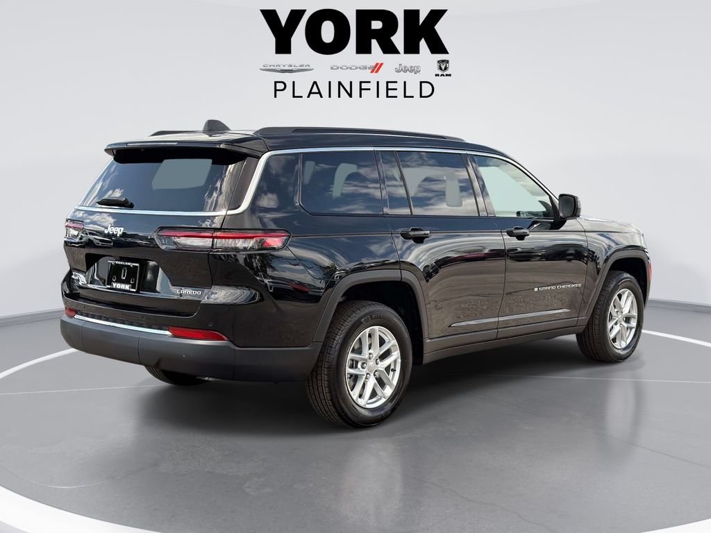 New 2026 Diamond Black Crystal Pearlcoat Jeep Laredo image 5