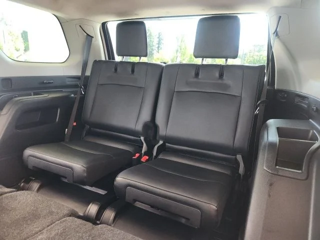 Certified Used 2016  Toyota Limited image 25