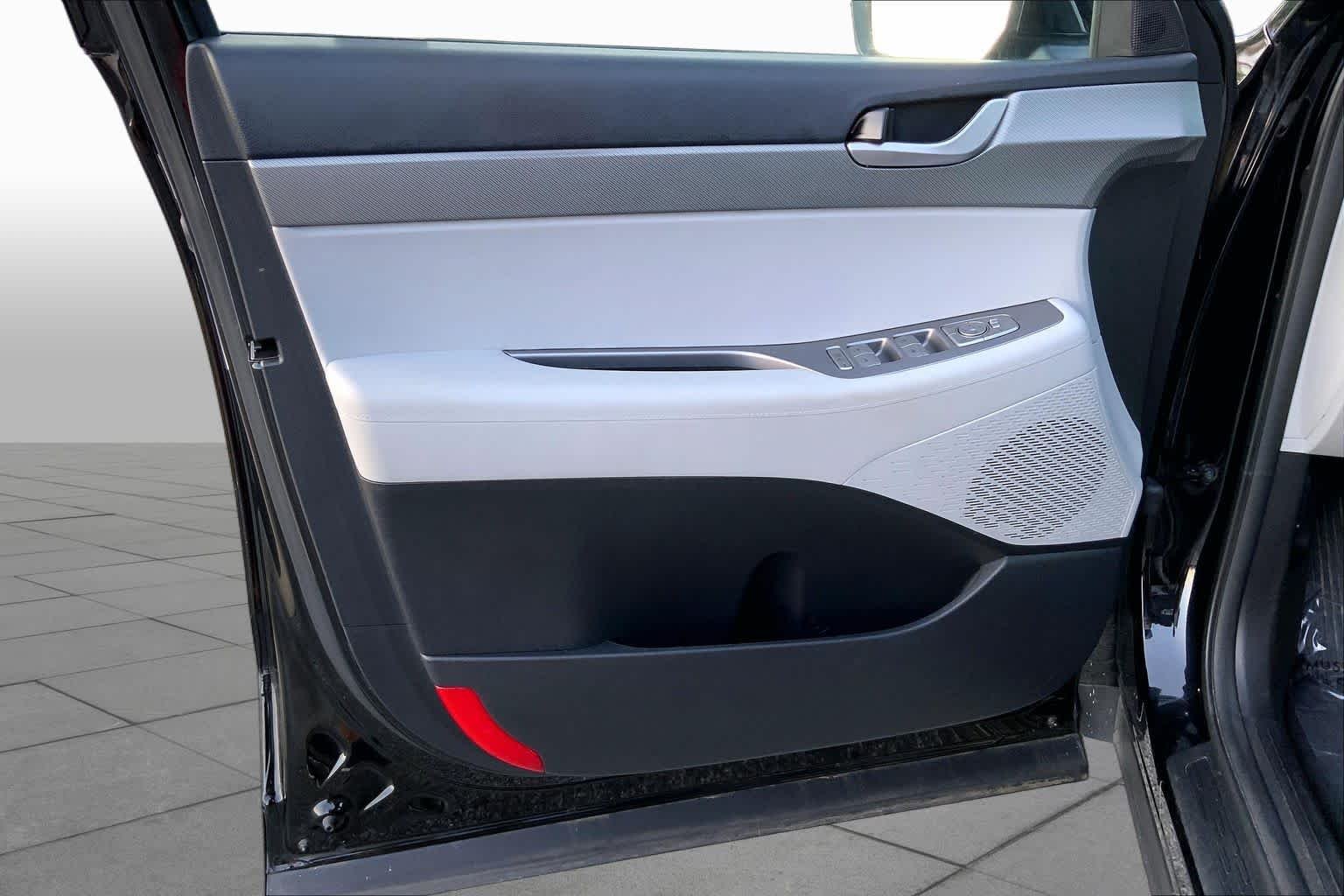 Used 2025 Abyss Black Pearl Hyundai SEL image 20