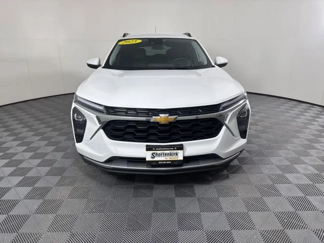 Used 2025 Summit White Chevrolet LT image 8