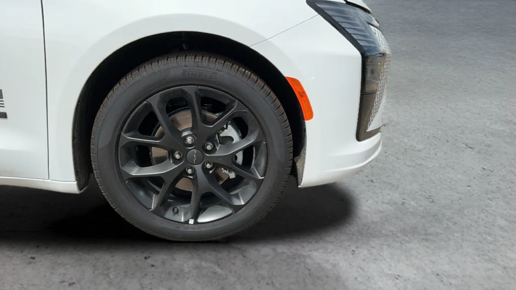 New 2027 Bright White Clear-Coat Paint Chrysler Select image 25