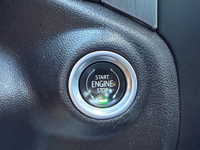 Used 2021 WHITE FROST TRICOAT GMC Denali image 17