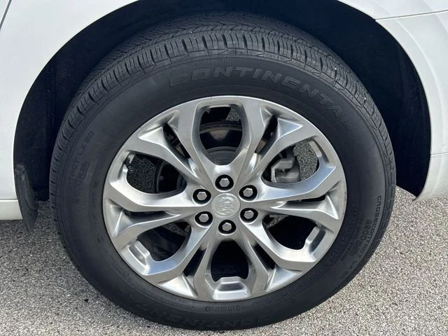 Used 2020 White Frost Tricoat Buick FWD 4dr Avenir image 38