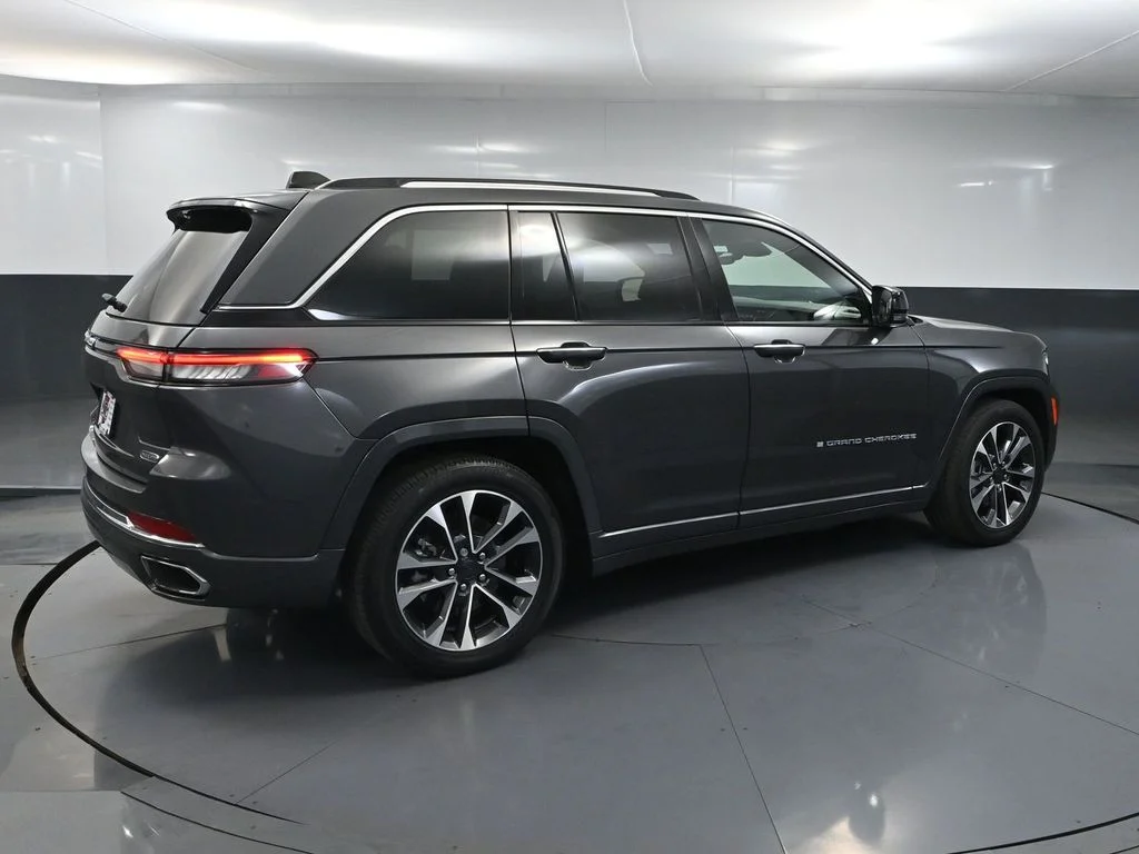 Used 2023 Gray Jeep Overland 4xe image 4