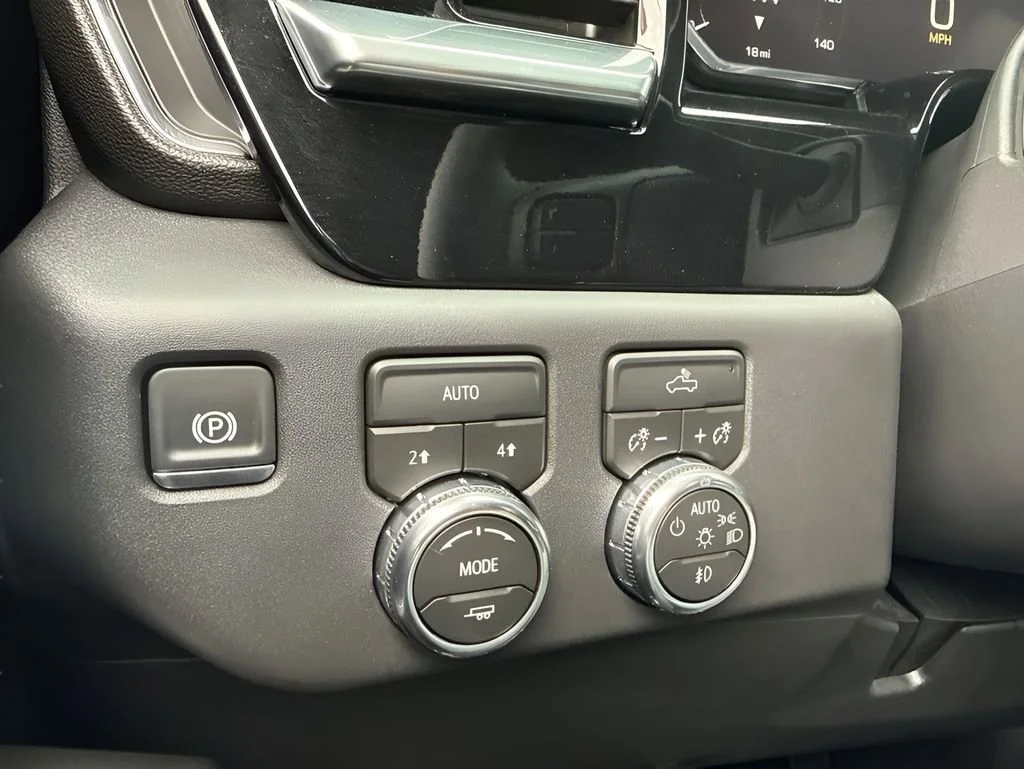 Used 2026 Onyx Black GMC Elevation image 24