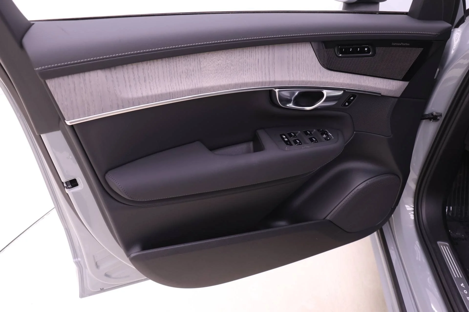 New 2026 Vapour Grey Volvo Ultra image 9