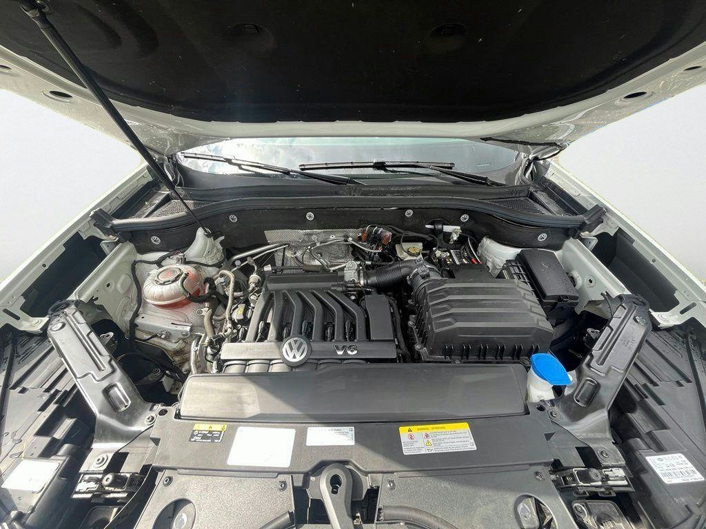 Used 2023 White Volkswagen 3.6L V6 SE w/Technology image 31