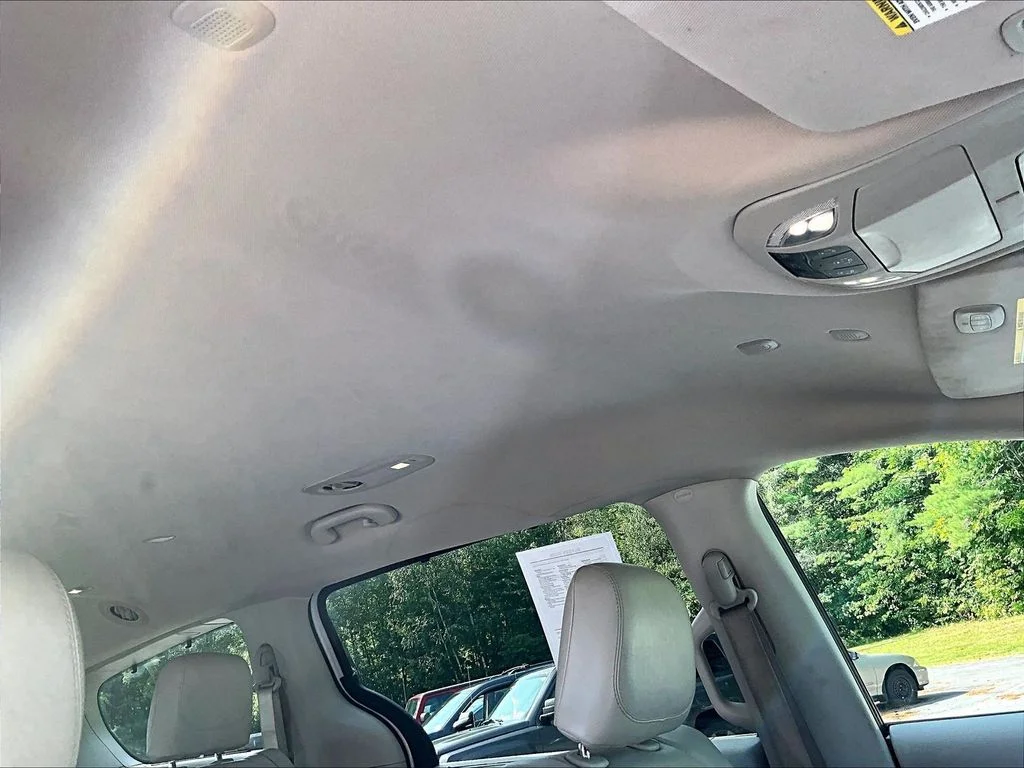 Used 2021 Bright White Clearcoat Chrysler Touring L image 23
