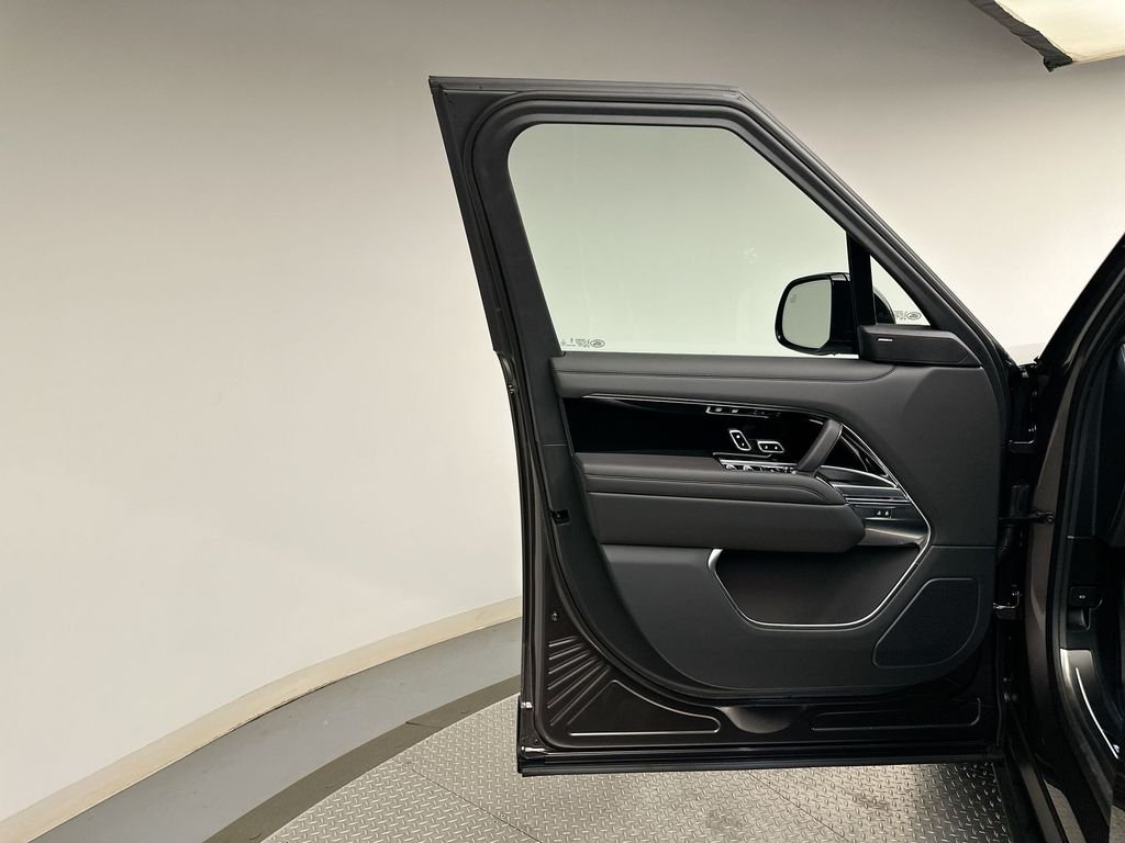New 2027 Charente Grey Prem Met Land Rover SE image 9