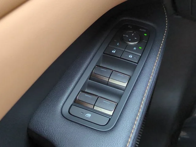Certified Used 2025  Lexus 350 image 22