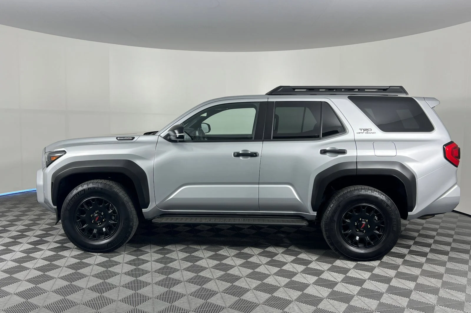 2025 Toyota 4Runner TRD Off-Road - Photo 6