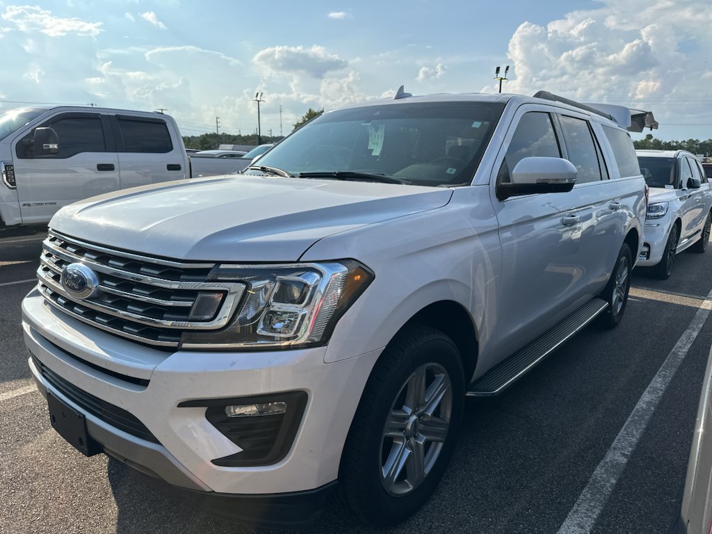Used 2019 White Platinum Metallic Tri-Coat Ford XLT image 2