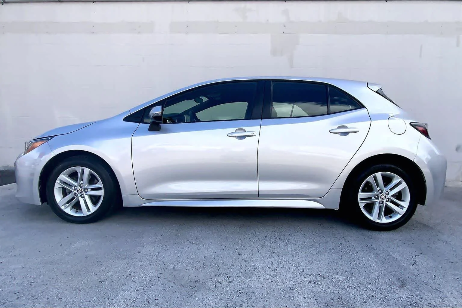 Used 2019 Sil/silver Toyota SE image 3