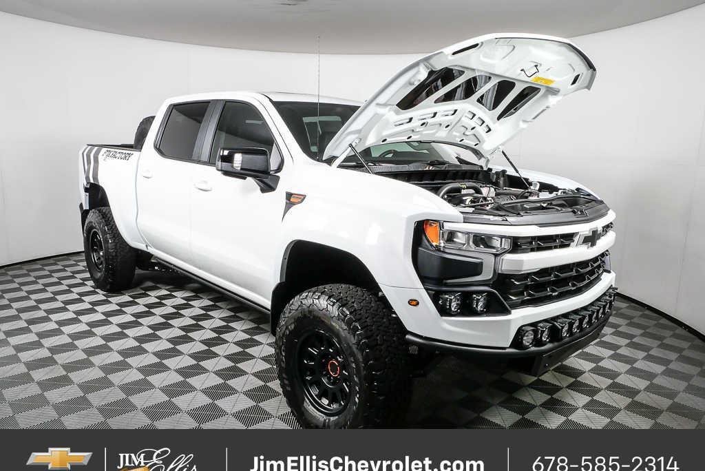 New 2025 Summit White Chevrolet RST image 34