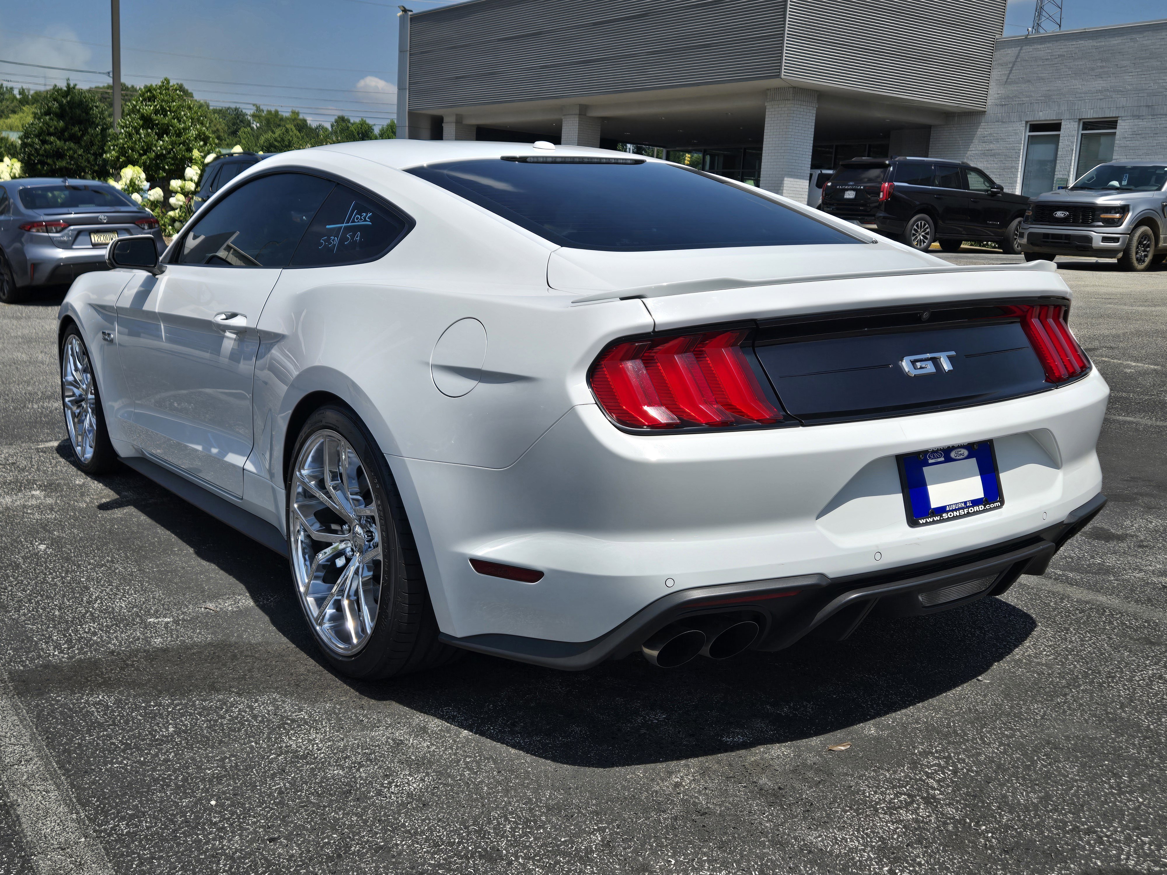 Used 2020 Oxford White Ford GT Premium image 4
