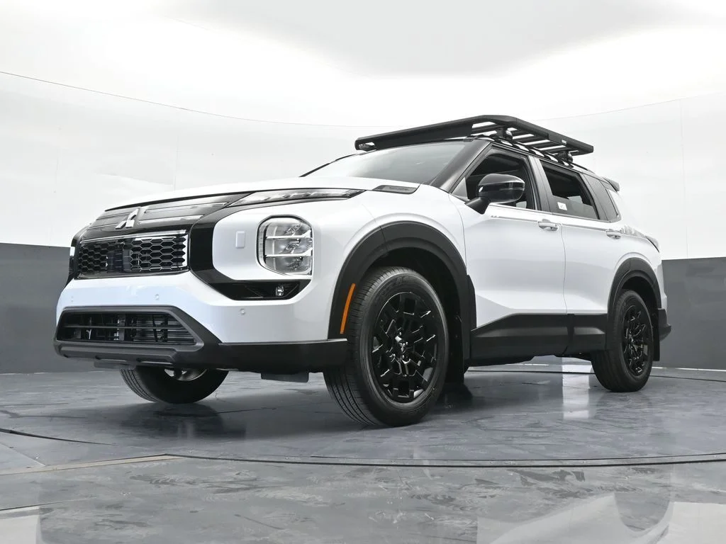 New 2026 White Mitsubishi Trail Edition image 64