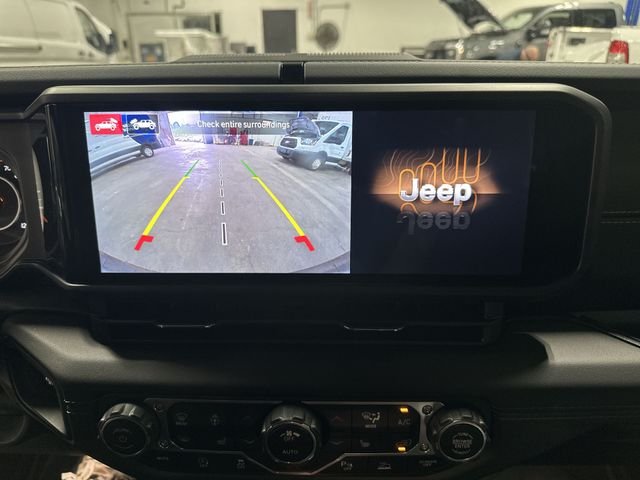 Used 2025 White Jeep Sahara image 29
