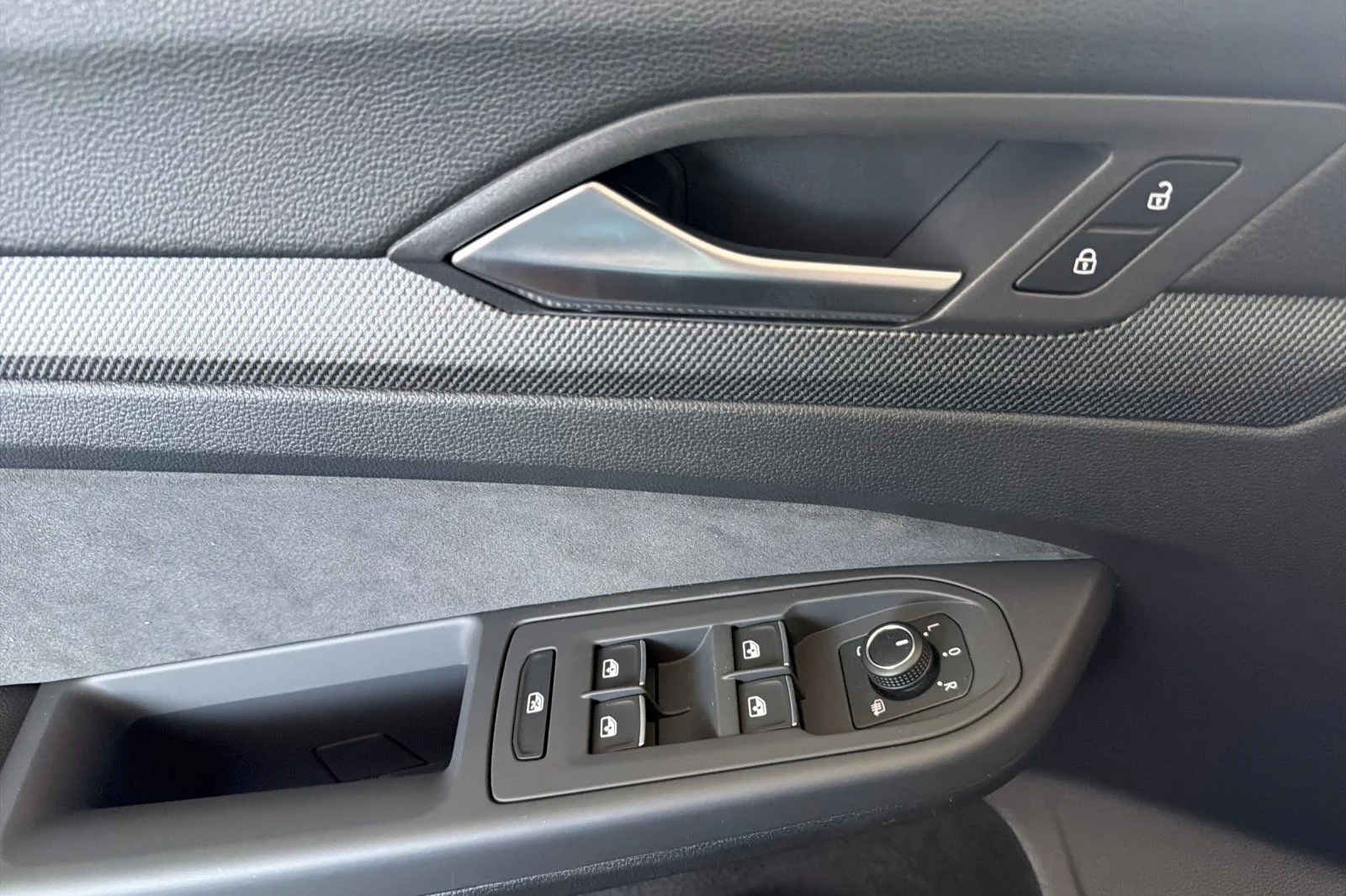 New 2026 Blue Volkswagen 2.0T SE image 10