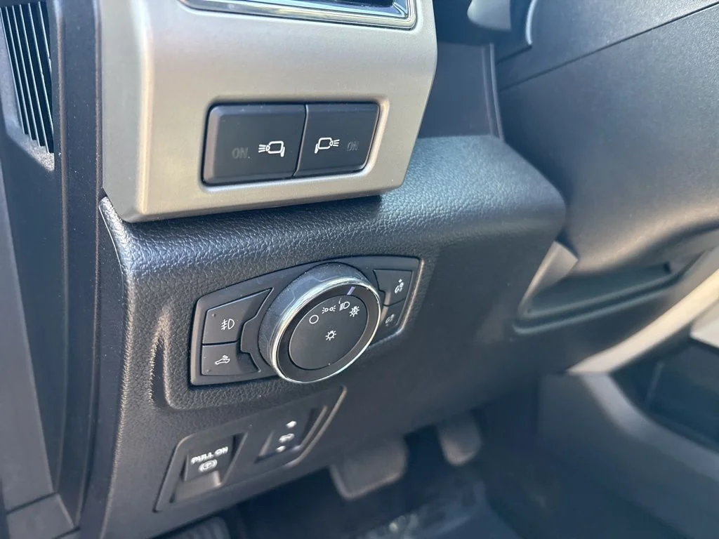 Used 2018 Gray Ford Lariat image 15