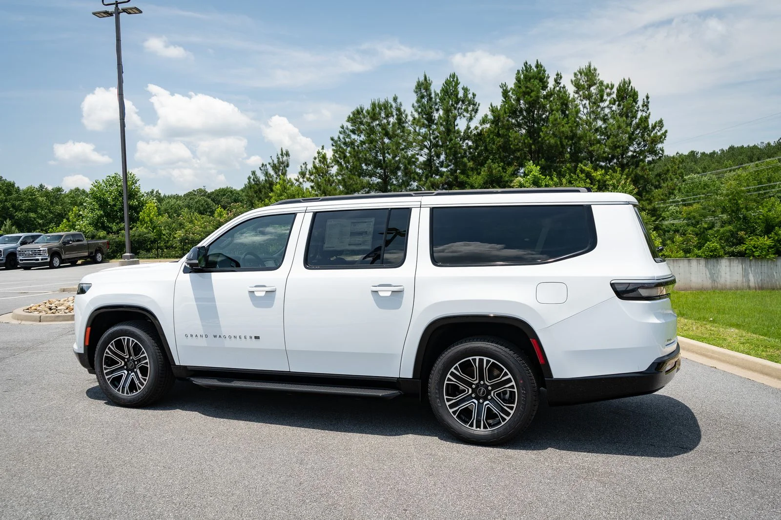 New 2026 Bright White Clear-Coat Exterior Paint Jeep  image 7