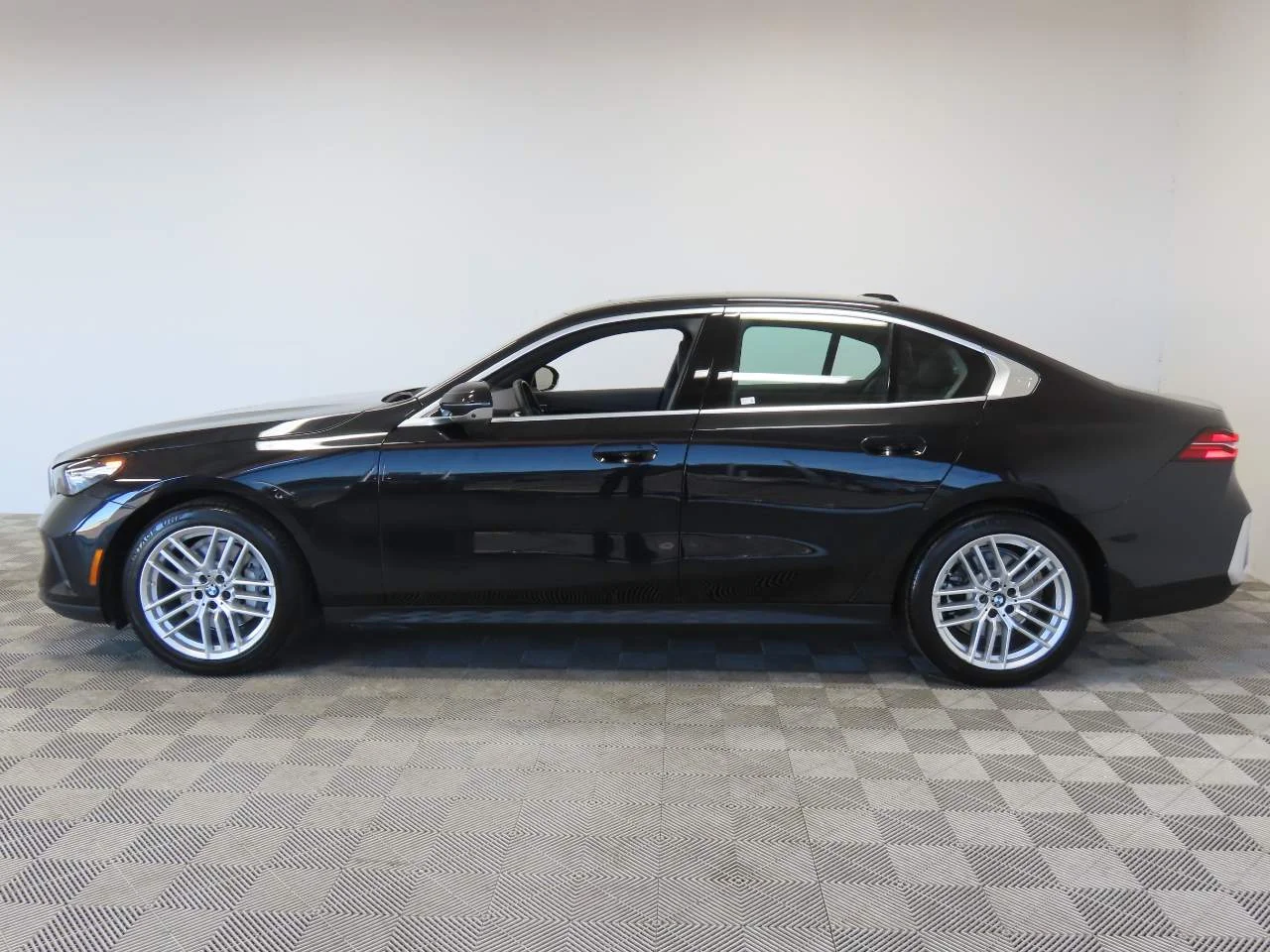 Used 2024 Black Sapphire Metallic BMW 530i image 5