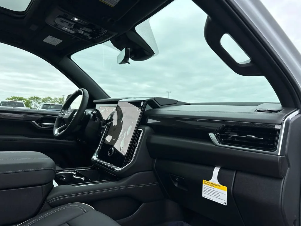 New 2026 Summit White GMC Elevation image 40