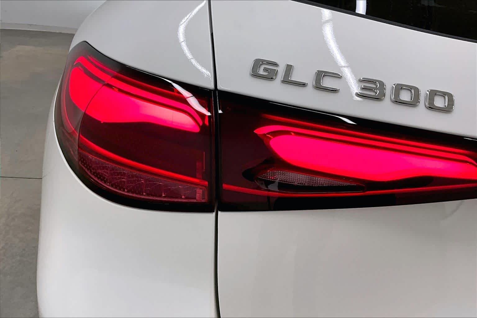 New 2026 Polar White Mercedes-Benz GLC 300 image 14