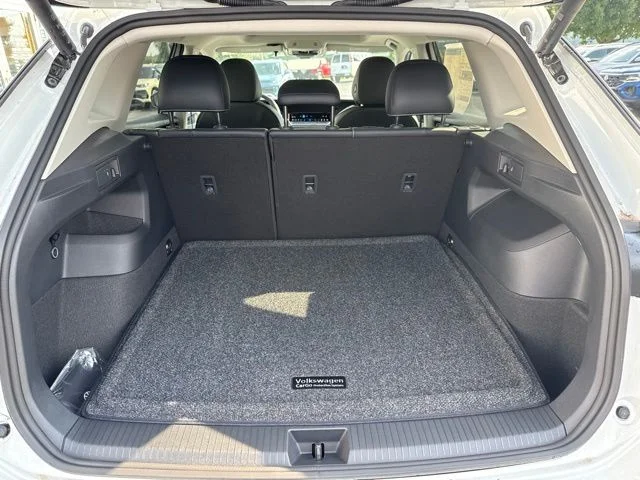 New 2026 Pure White Volkswagen SE image 35