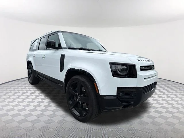 Used 2025 White Land Rover 130 P400 X-Dynamic SE image 3