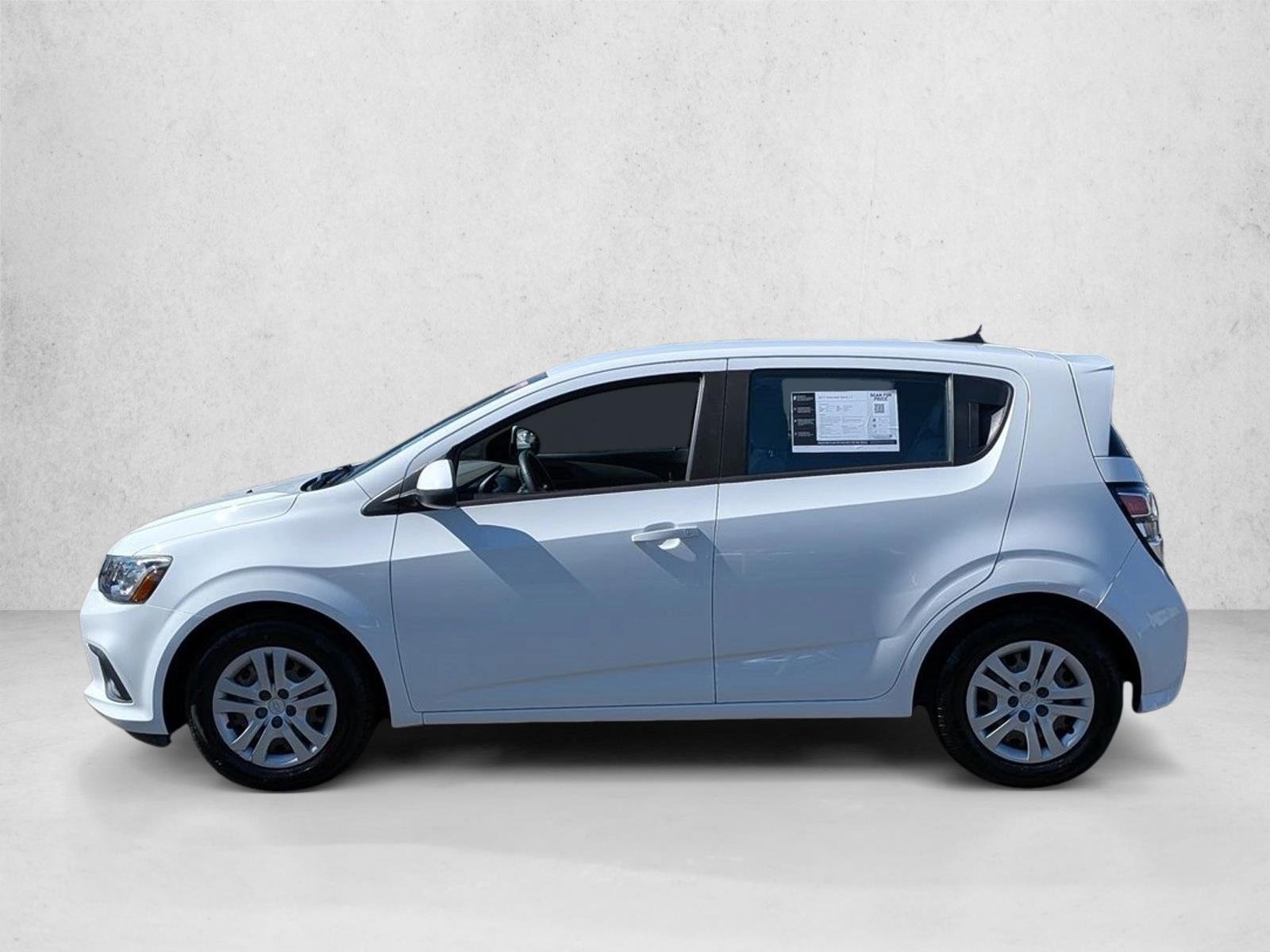 Used 2017 Summit White Chevrolet LT image 9