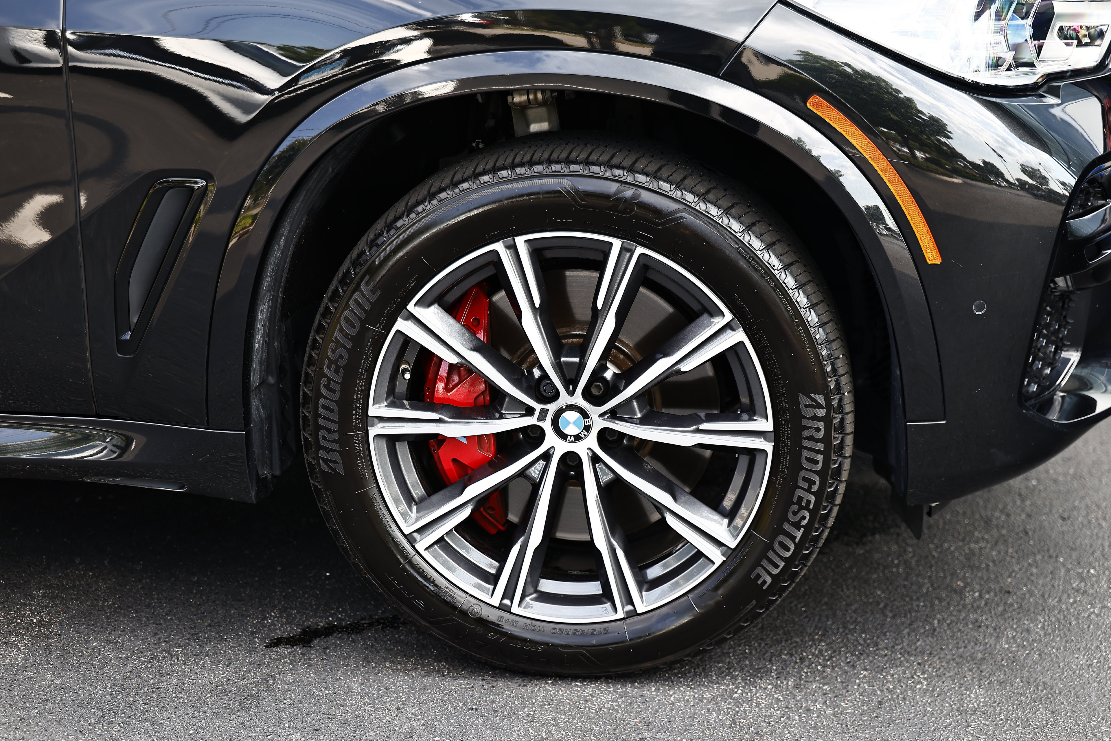 Used 2023 Black Sapphire Metallic BMW M50i image 9