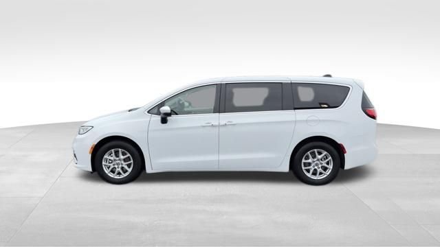 Used 2023 White Chrysler Touring L image 5