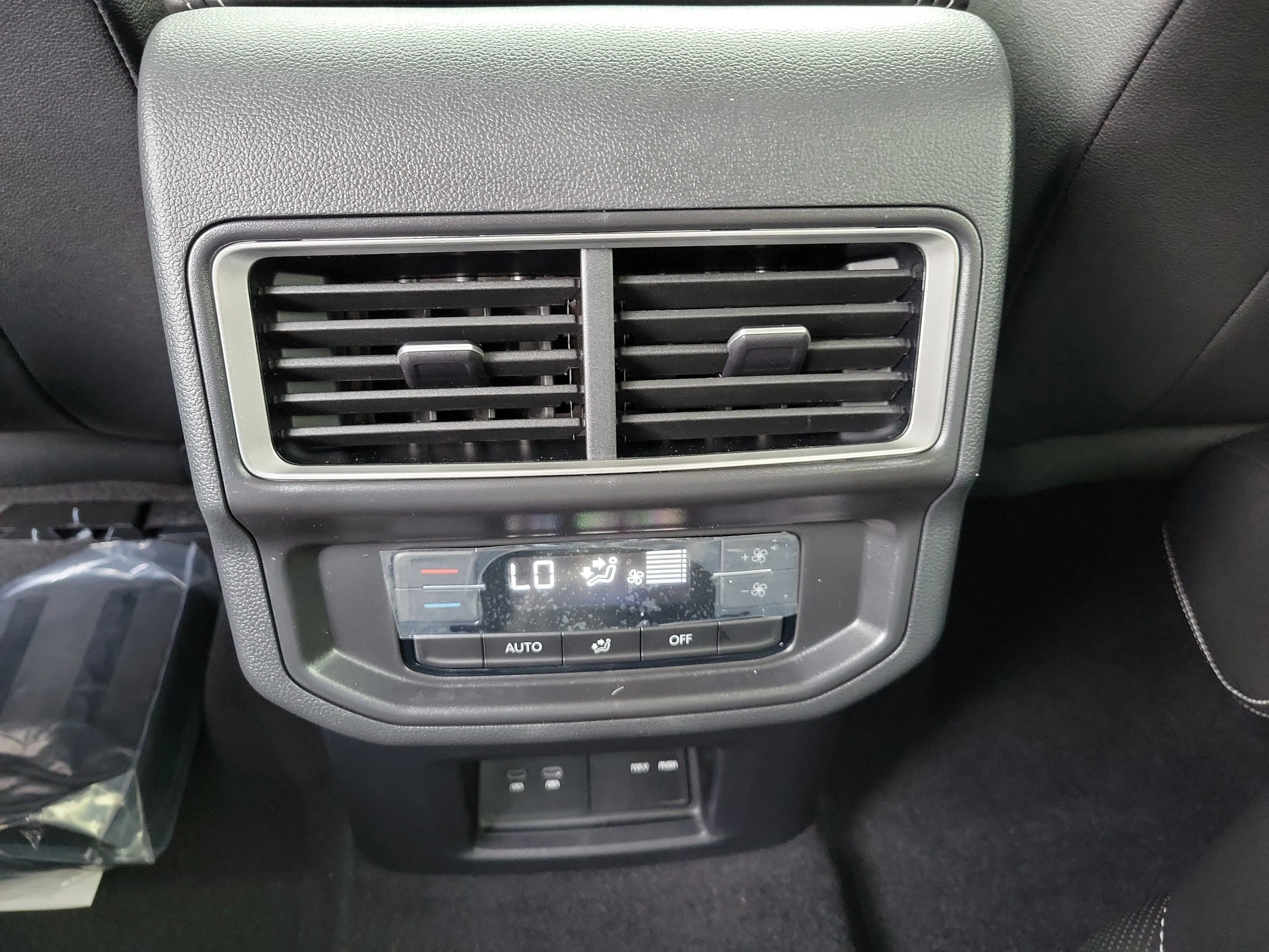 2026 Volkswagen Atlas SE w/Tech - Photo 14