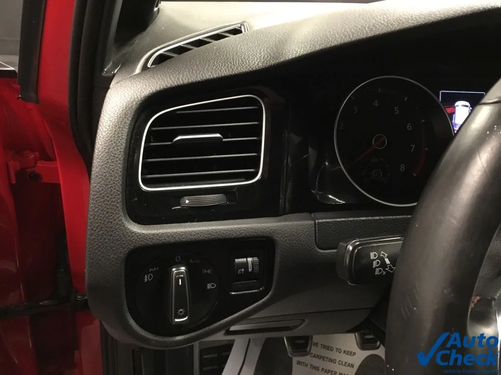 Used 2015 Red Volkswagen 2.0T SE image 21