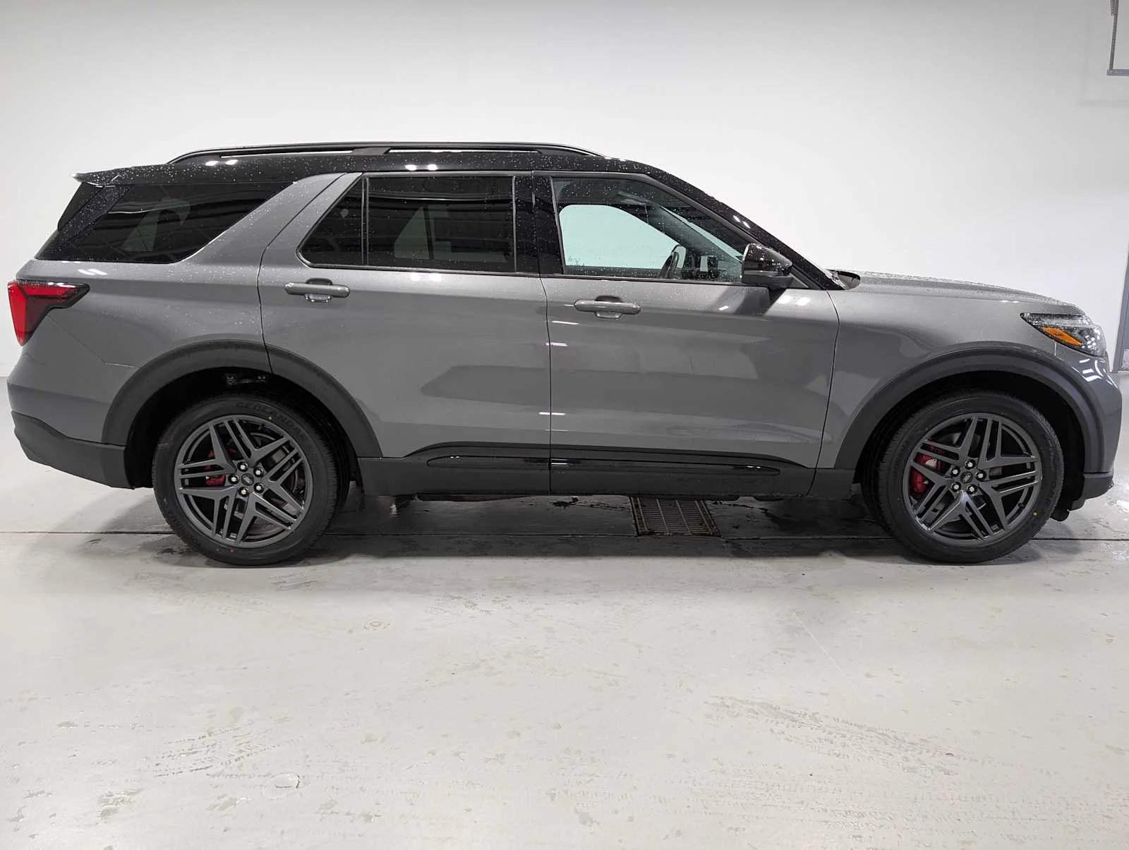 Used 2025 Carbonized Gray Metallic Ford ST image 7